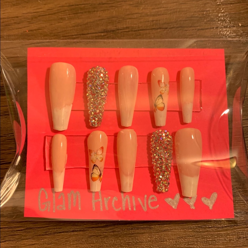 Press on nails